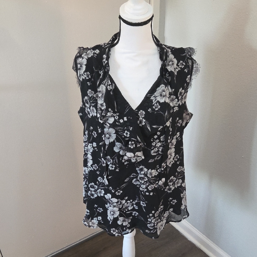 White House Black Market Floral Blouse With Tie Detail